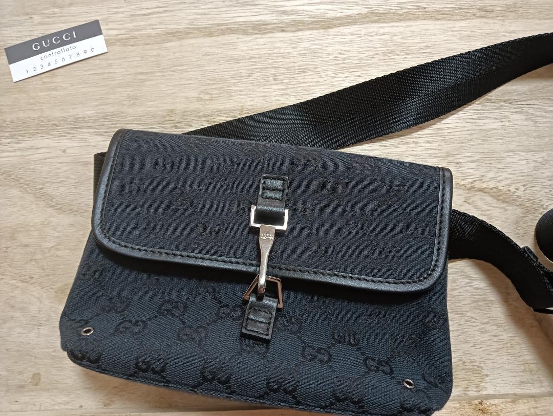 GUCCI　ボディバッグ
