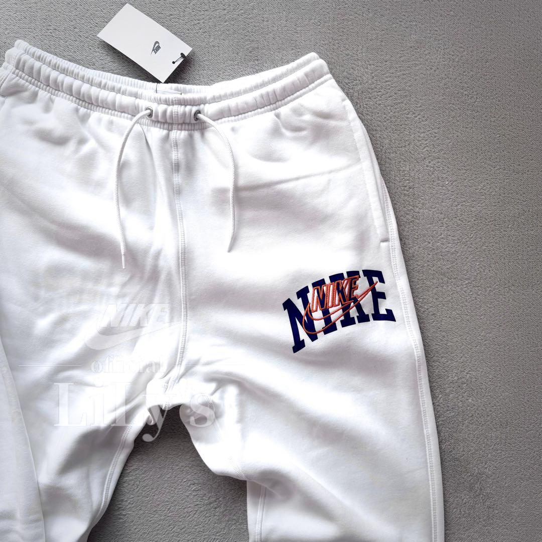 3新品　NIKE上下セットアップ　ＸＬサイズ　ホワイト　白　ロゴ刺繍　スウェット