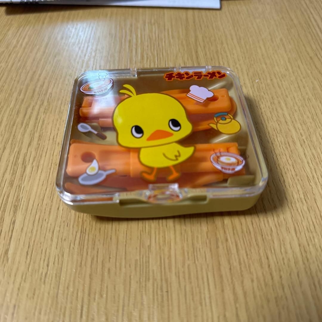 チキンラーメンのスプーンとフォーク