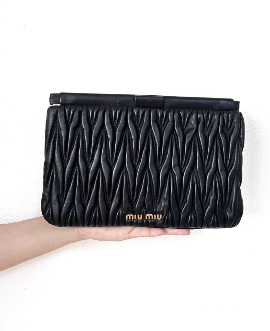 MIU MIU エナメルレザー クラッチバッグ 未使用品 MIU MIU ミュウミュウ レザーマトラッセ クラッチバッグ 黒
