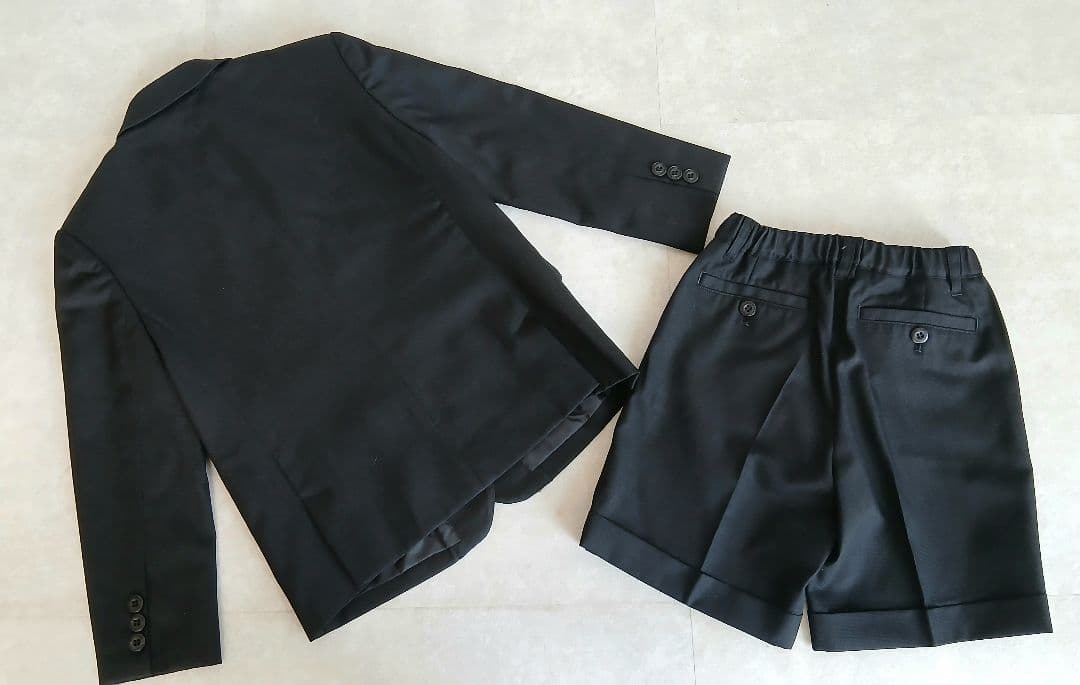 BURBERRY(120㎝)ピンバッジ付フォーマルセットアップスーツ美品 BURBERRY(120㎝)ピンバッジ付フォーマルセットアップスーツ美品