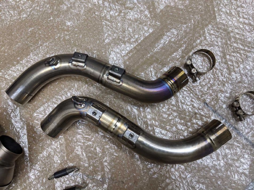 アクラポビッチ チタンオーバルカーボンマフラー(DUCATI S2R1000)-