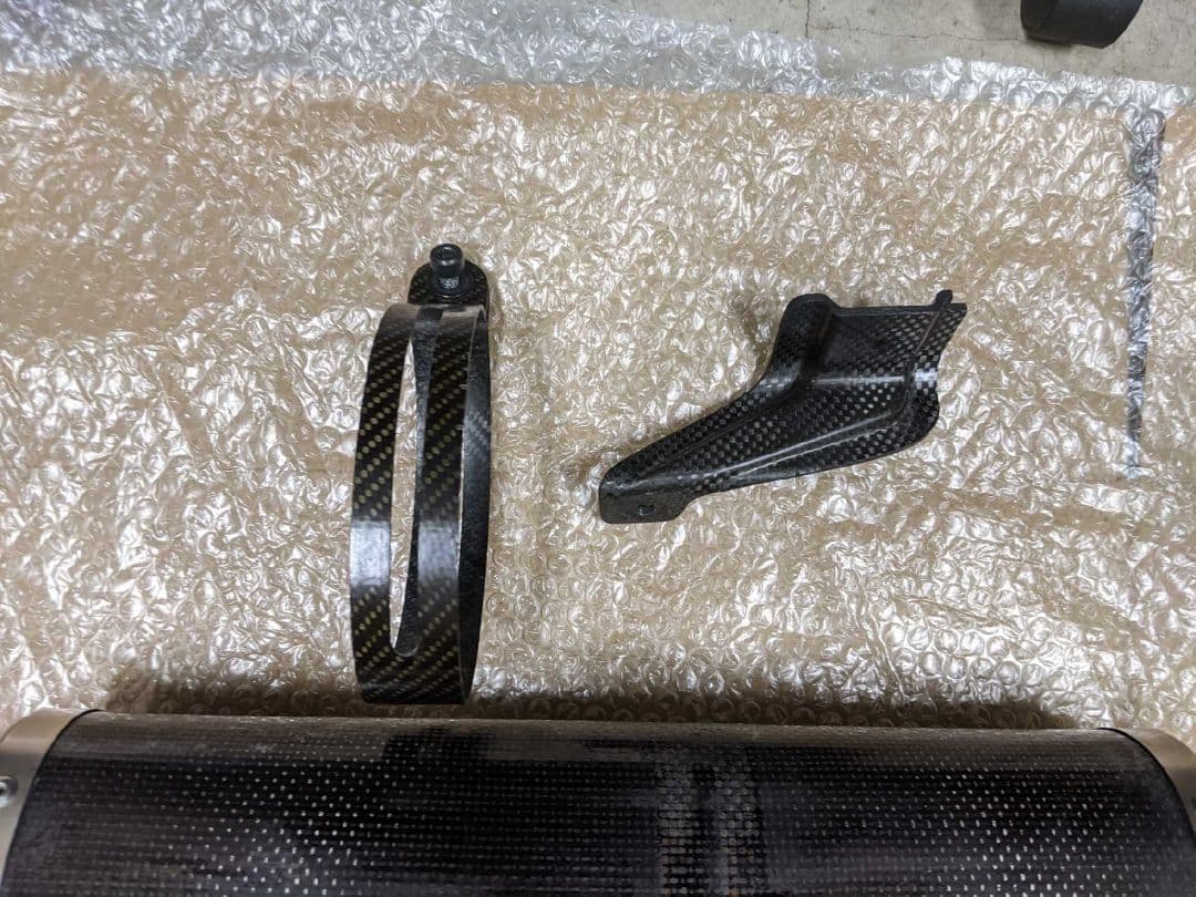 アクラポビッチ チタンオーバルカーボンマフラー(DUCATI S2R1000)-