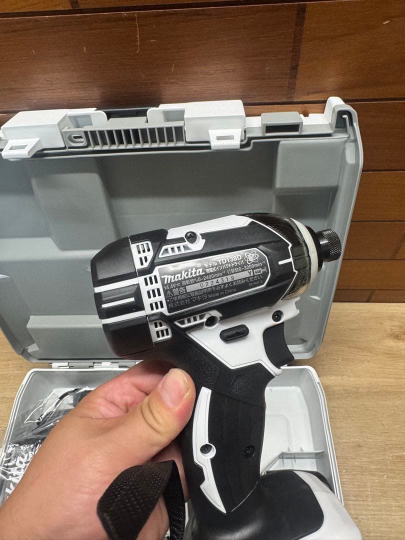 ●マキタ 14.4V インパクトドライバ TD138DRFXW(白)●makita 未使用 マキタ 14.4V 充電式インパクトドライバ（白）TD138DRFXW 3.0Ah Li-ion