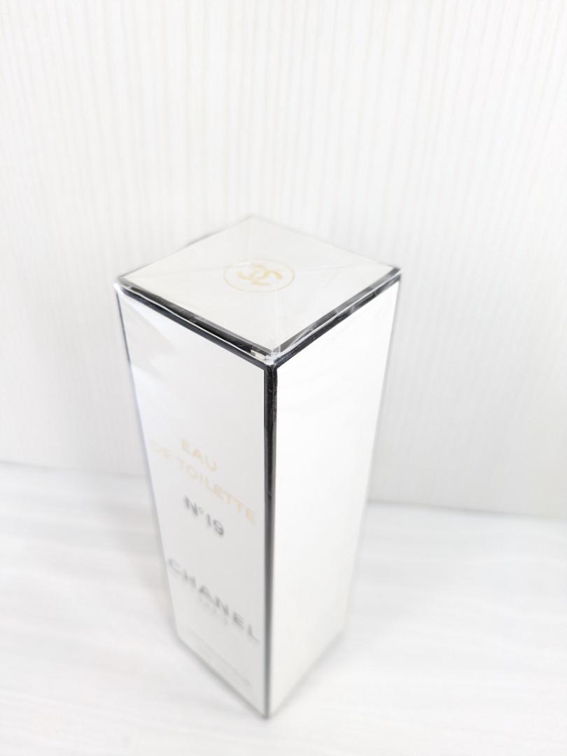 新品未開封　シャネル　N°19　オードトワレ　ヴァポリザター　100ml