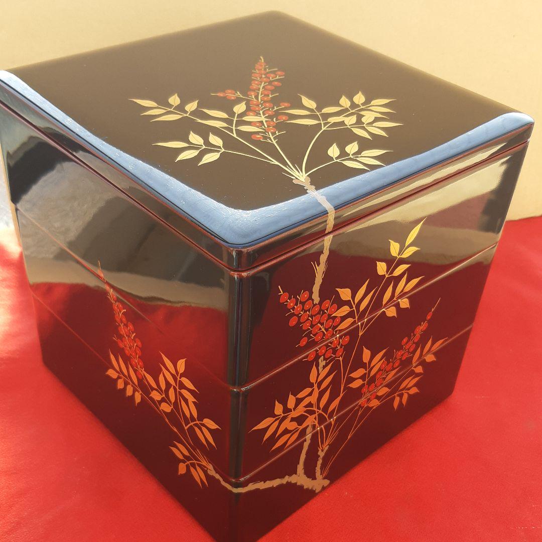 11/20【会津漆器　天然木製】三段重箱　隅丸　南天蒔絵　溜塗　未使用品