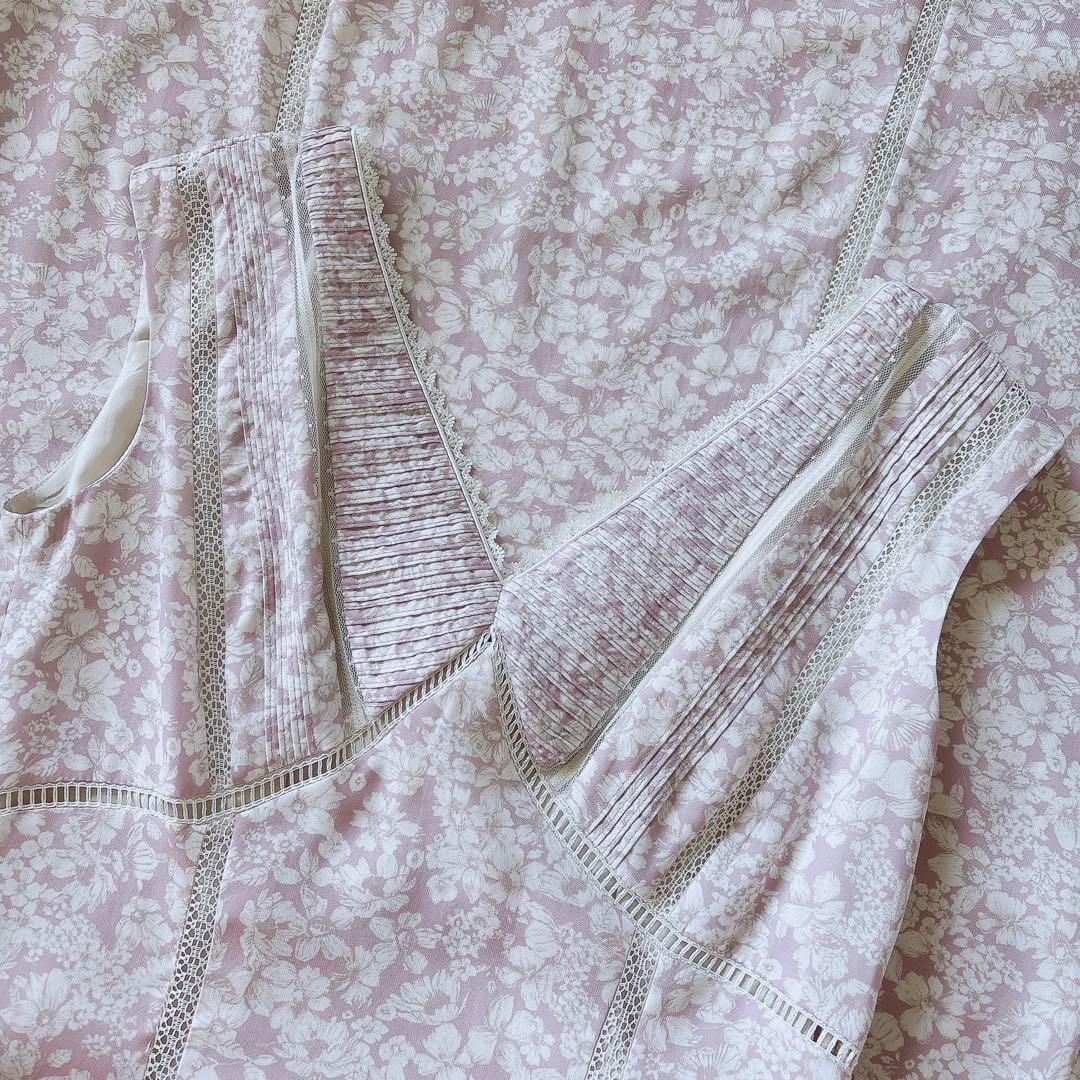 ワンピース Lace Trimmed Floral Dress her lip to