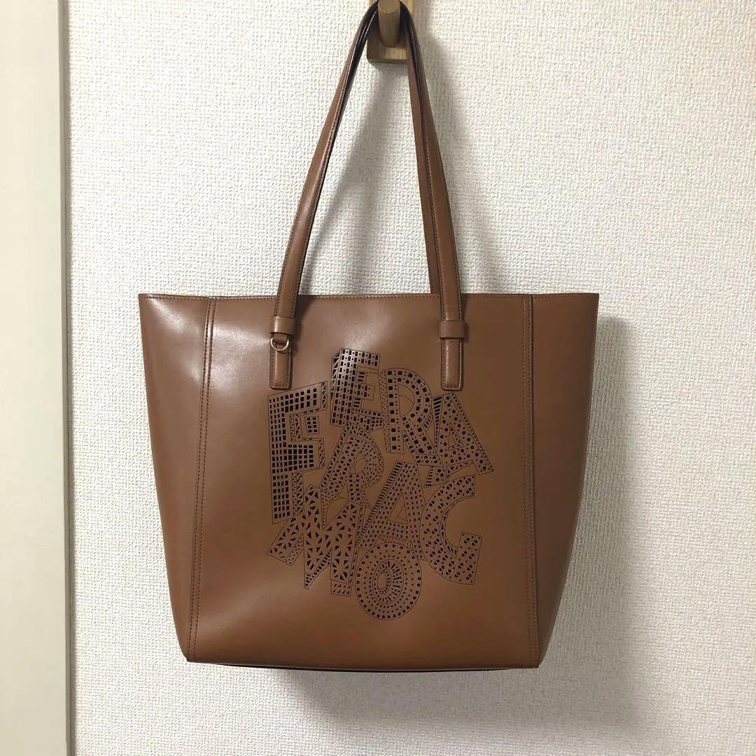フェラガモ トートバッグ　ボニー　レタリング　ブラウン