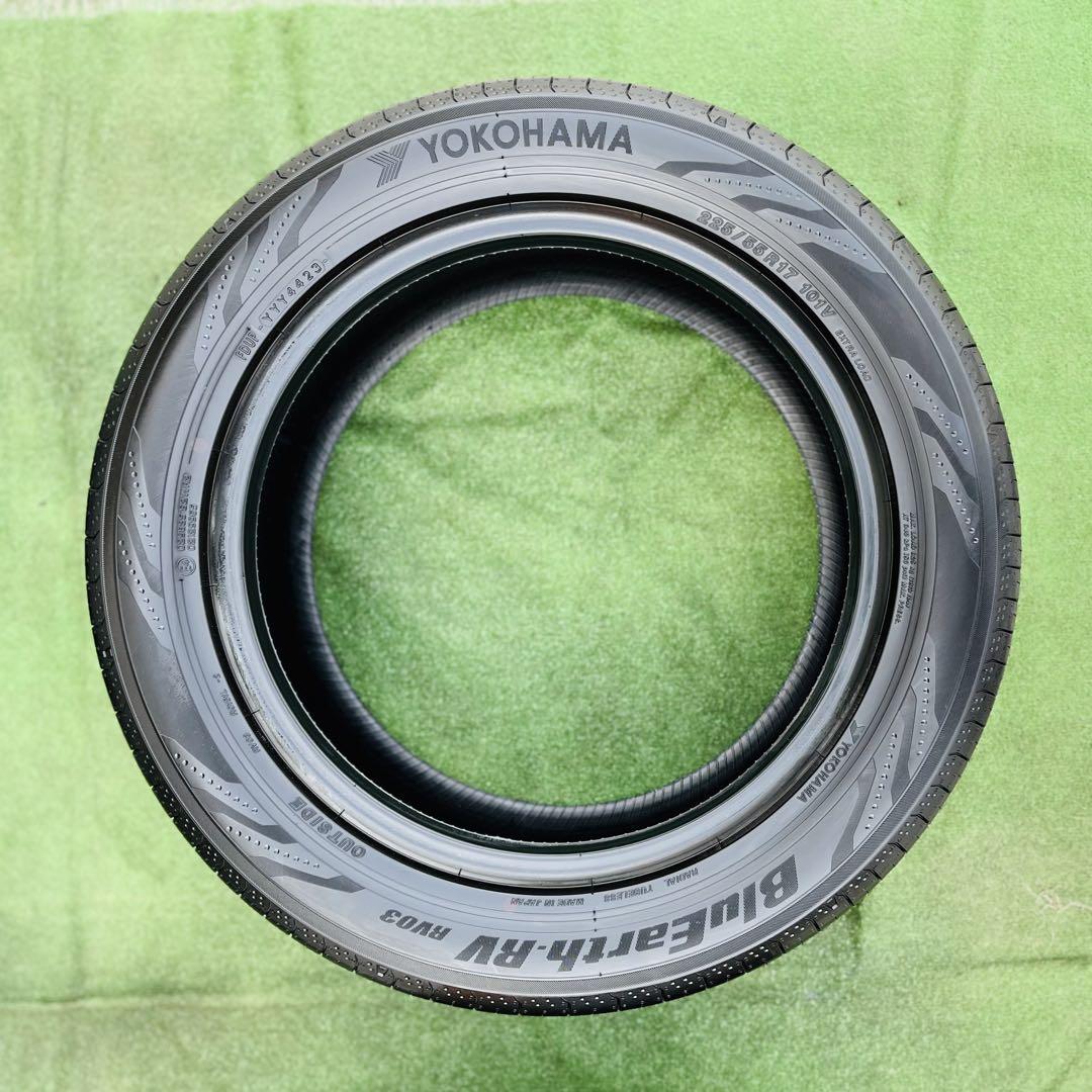 225/55 R17 YOKOHAMA BluEarth-RV RV03.23年