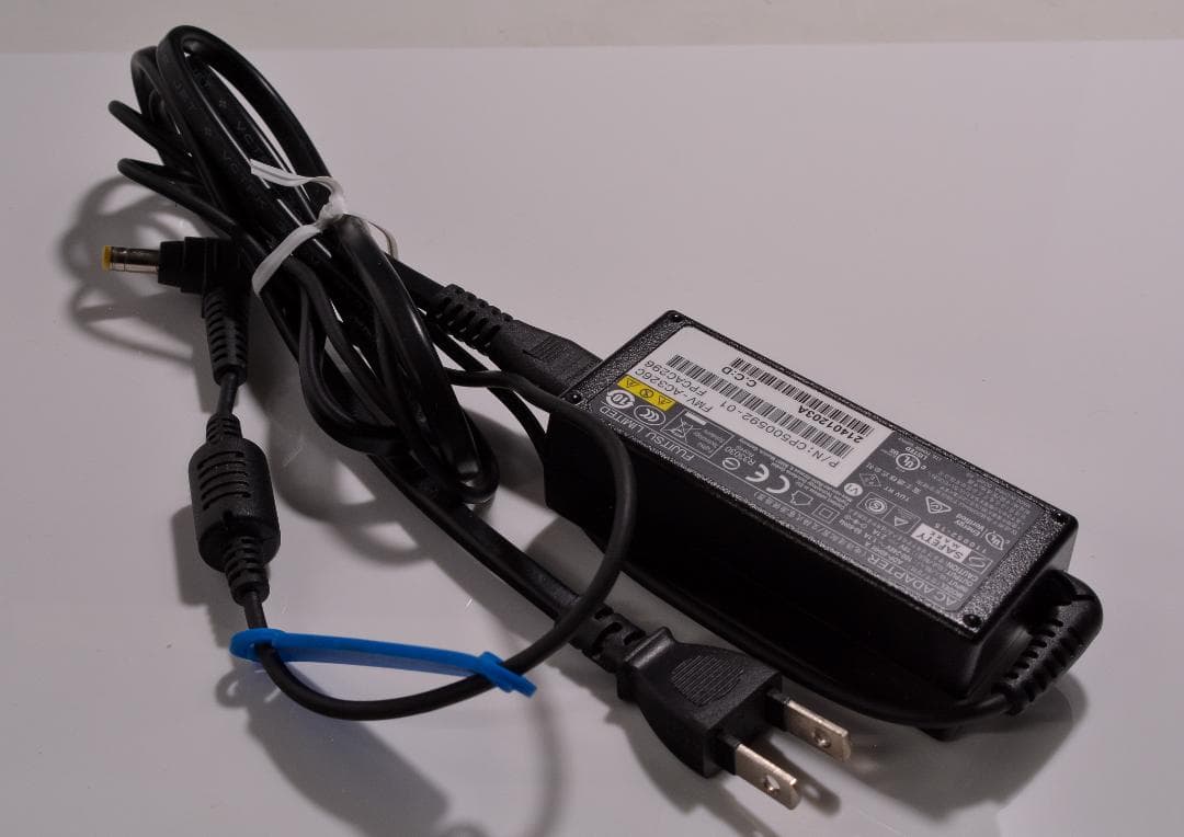 富士通 FMV LIFEBOOK UH95/F1 超軽量【中古】 富士通 FMV LIFEBOOK UH95/F1 超軽量【中古】