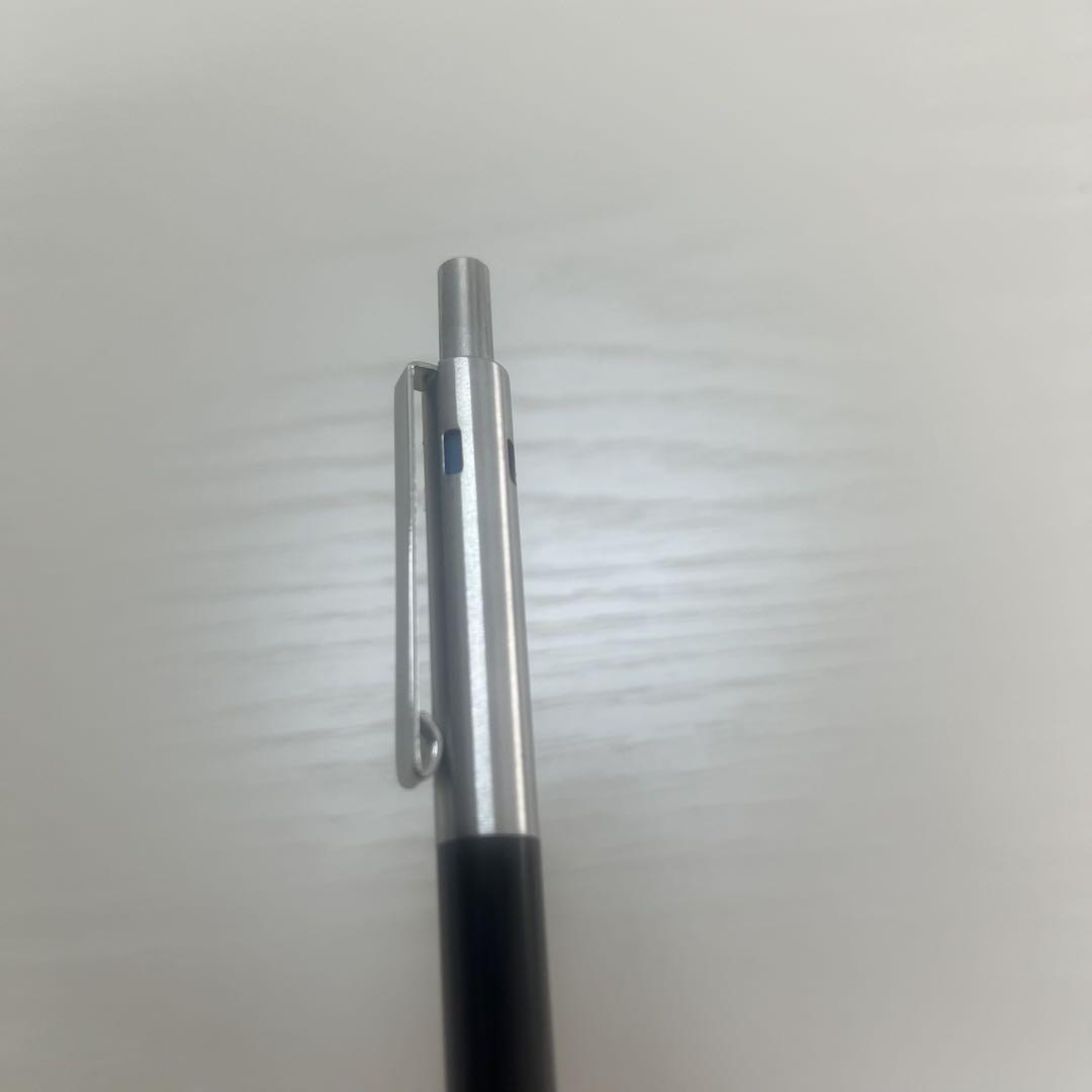 ZEBRA 振り子式4色ボールペン « Adagioで行こう