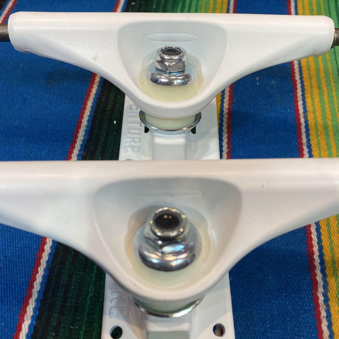 ベンチャー トラック TM WHITE LIGHTNING II 5.6