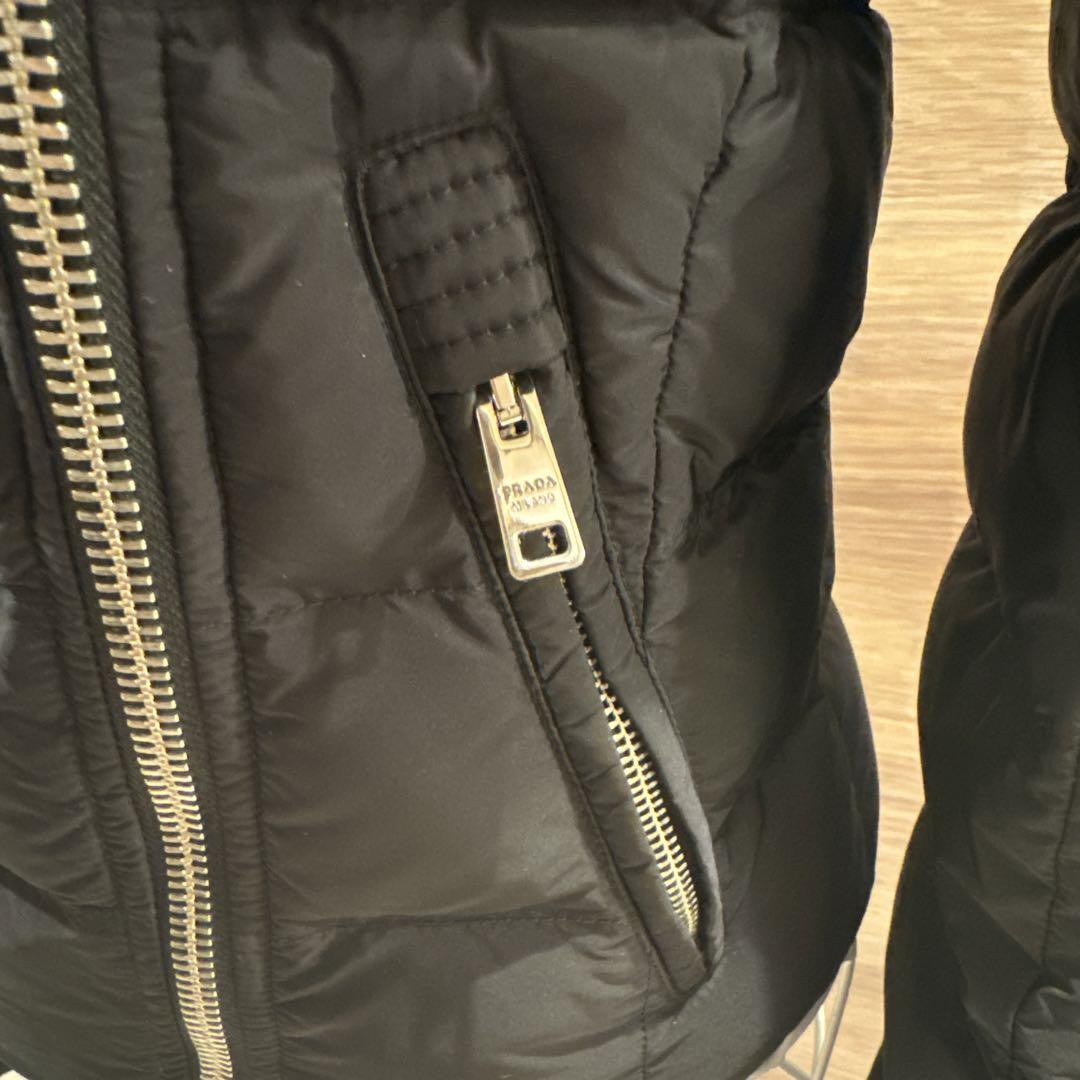 PRADA ショート丈ダウンジャケット ファー付き 36 - メルカリ PRADA ショート丈ダウンジャケット ファー付き 36 - メルカリ