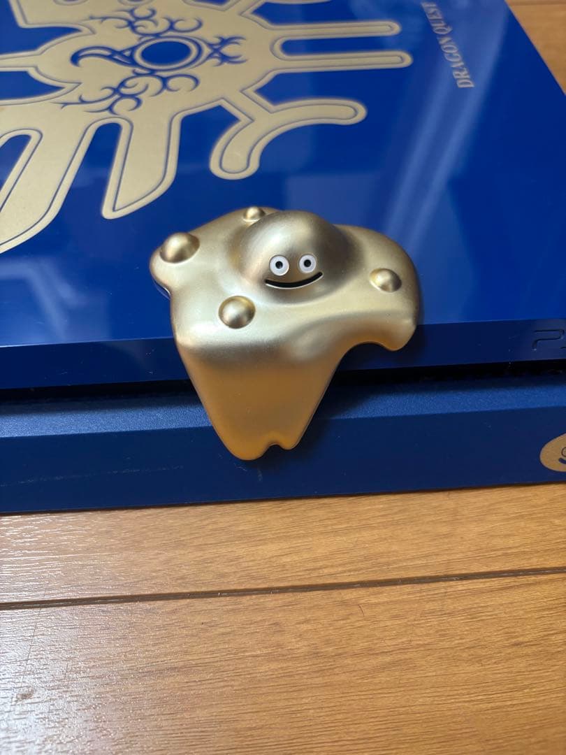 ドラゴンクエスト PS4本体やや傷や汚れあり