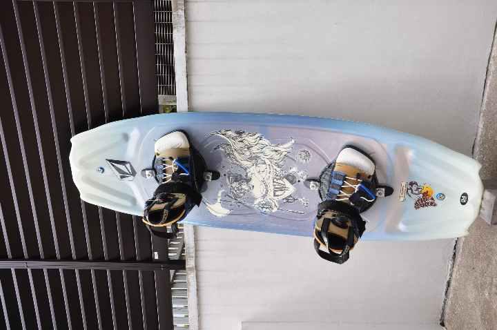 CWB Wake Board + HYPERLiTE ビンディング + ケース 画像2