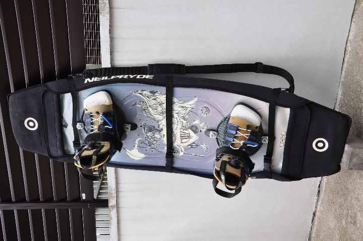 CWB Wake Board + HYPERLiTE ビンディング + ケース 画像4