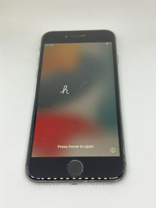 iPhone 8 スペースグレイ 128 GB au