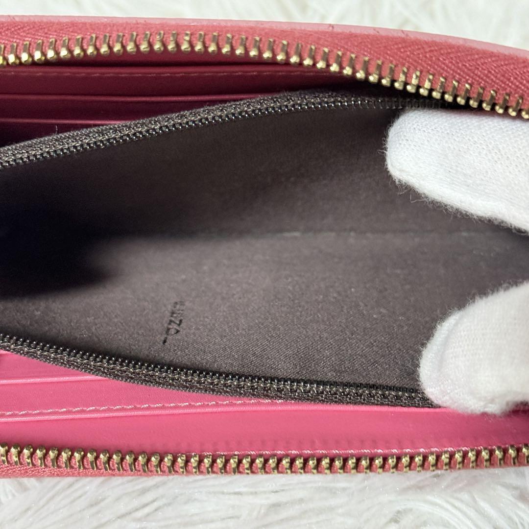 未使用級✨FENDI フェンディ レザー　長財布　金具ロゴ　ピンク