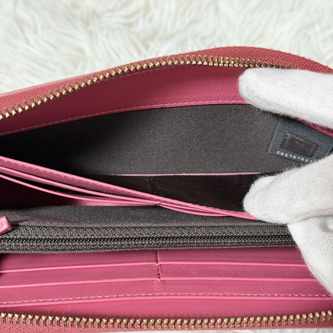 未使用級✨FENDI フェンディ レザー　長財布　金具ロゴ　ピンク