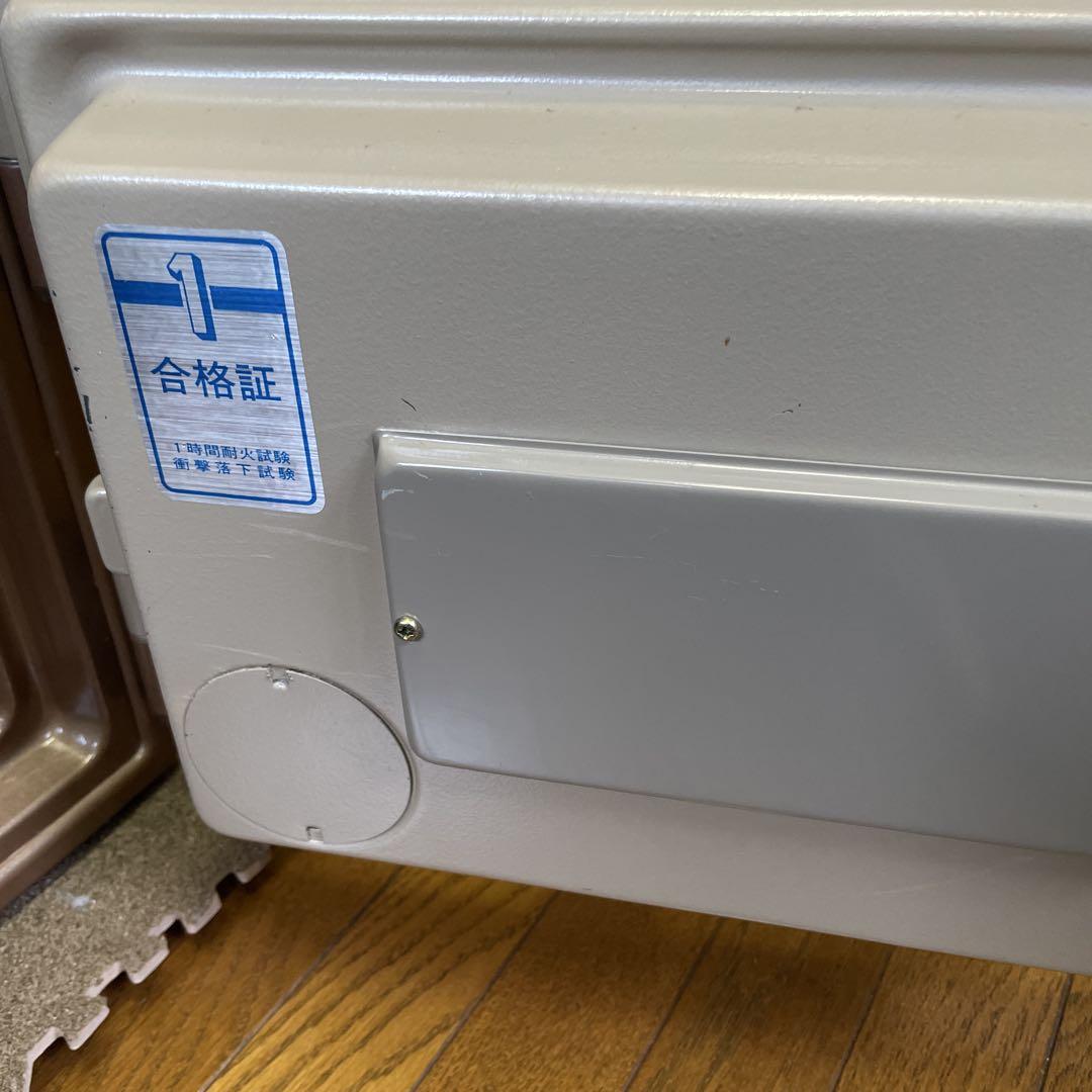 【送料込み】UCHIDA とびら付き耐火庫　耐火金庫 セキュリティ 防犯