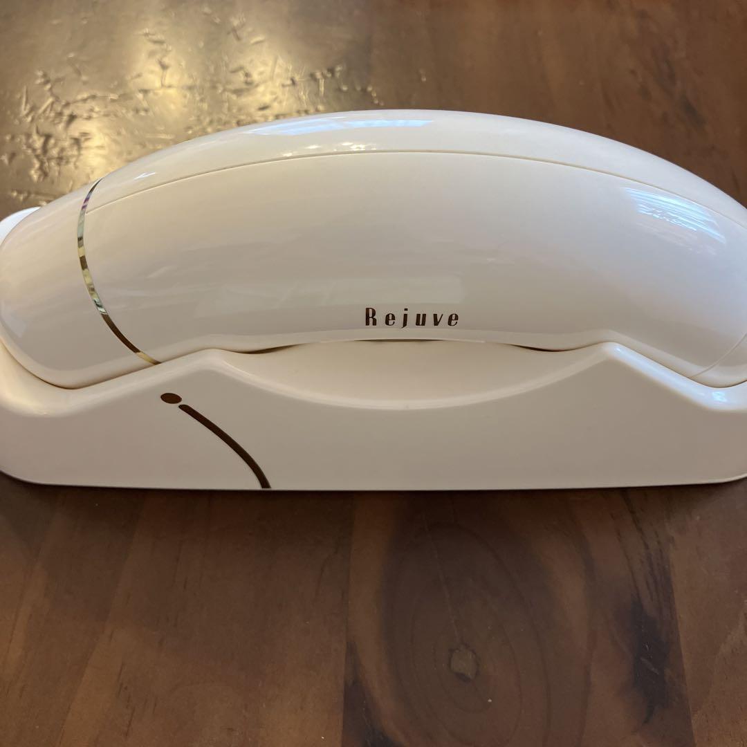 リジューヴェ　マッサージ器　美顔器