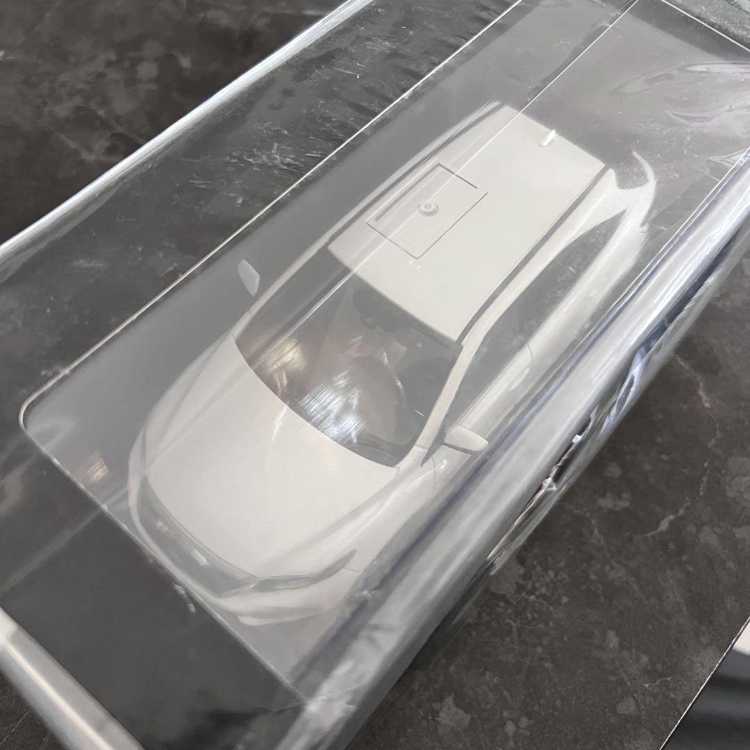 トヨタ ハリアー ミニカー 1/30スケール ホワイトパール　非売品