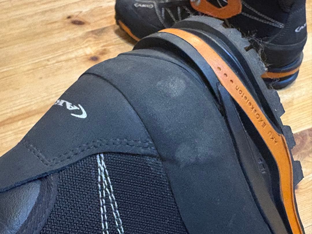 AKU ハイカット登山靴