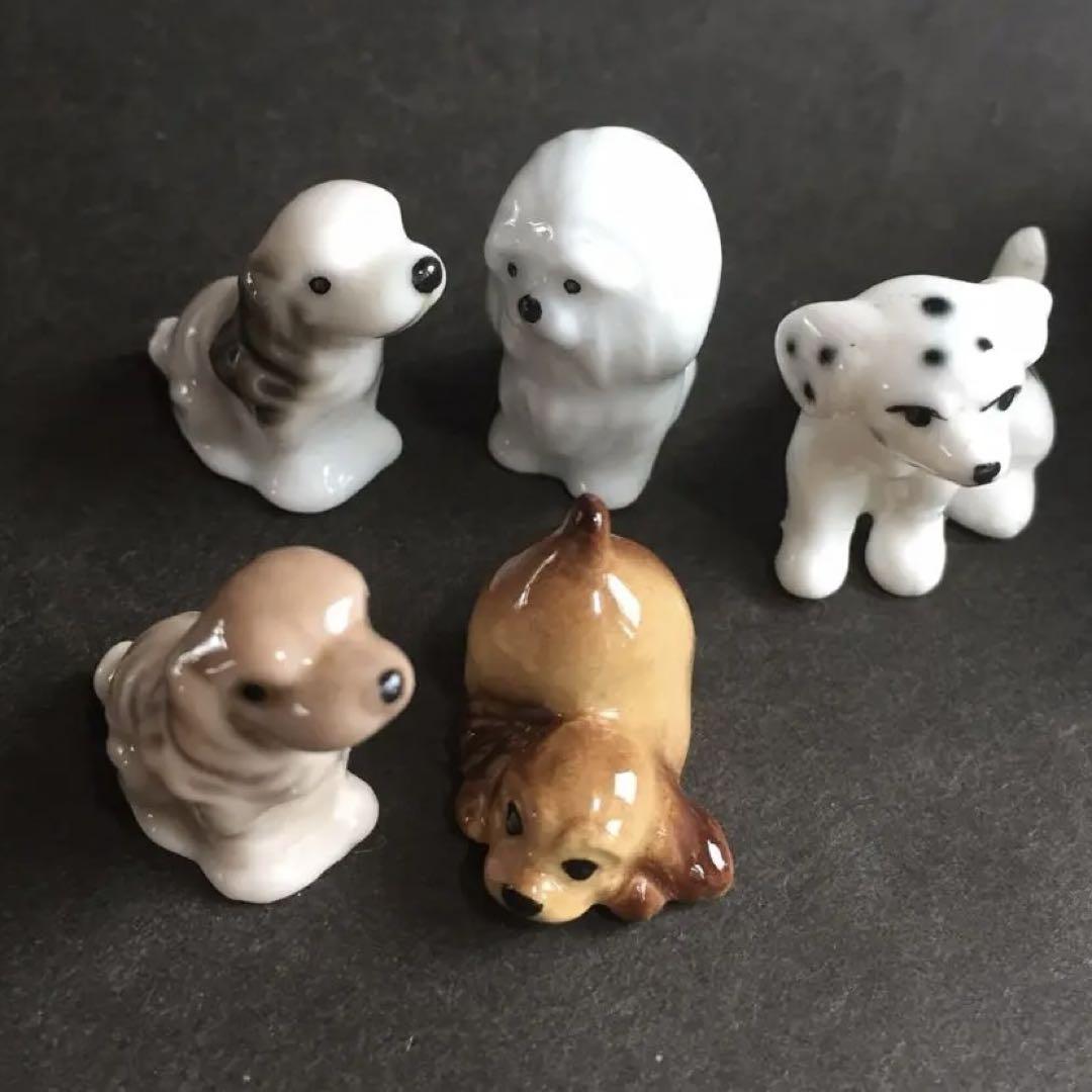 ミニチュアドッグ　犬のフィギュア　　セラミックフィギュリン　6P d