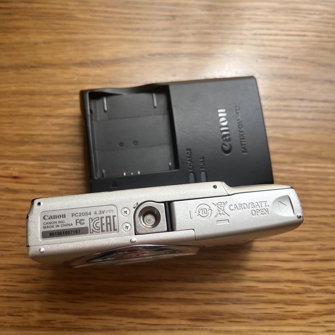 Canon IXY800IS デジタルカメラ 充電器付き - メルカリ