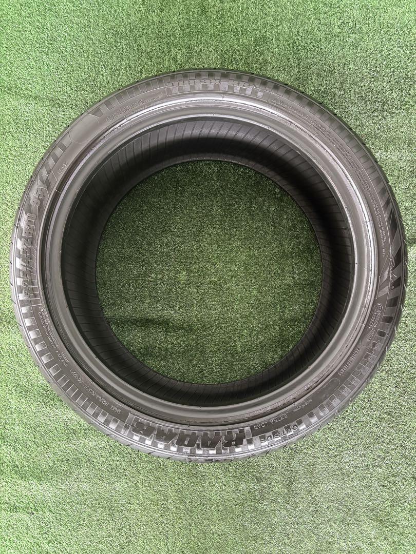 F136 - RADAR DIMAX R8+ 255/40ZR18 2022年製