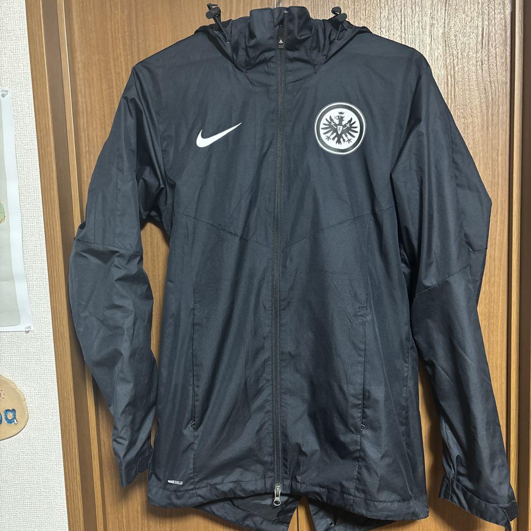 【最新入荷】 Nikeフランクフルト ウィンドブレーカー メルカリ - ウェア