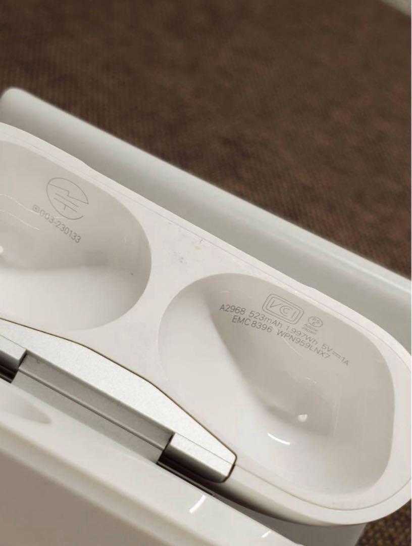 Apple AirPods Pro 第2世代 充電ケースのみ051