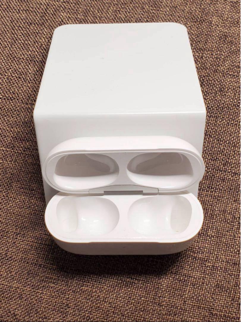 Apple AirPods Pro 第2世代 充電ケースのみ051