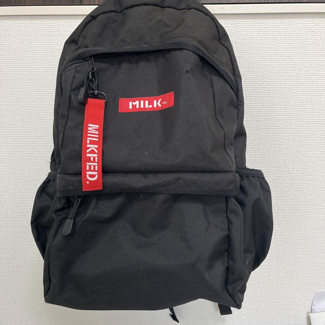 ミルクフェド】バックパック リュック 黒✖️赤ワンポイントロゴ