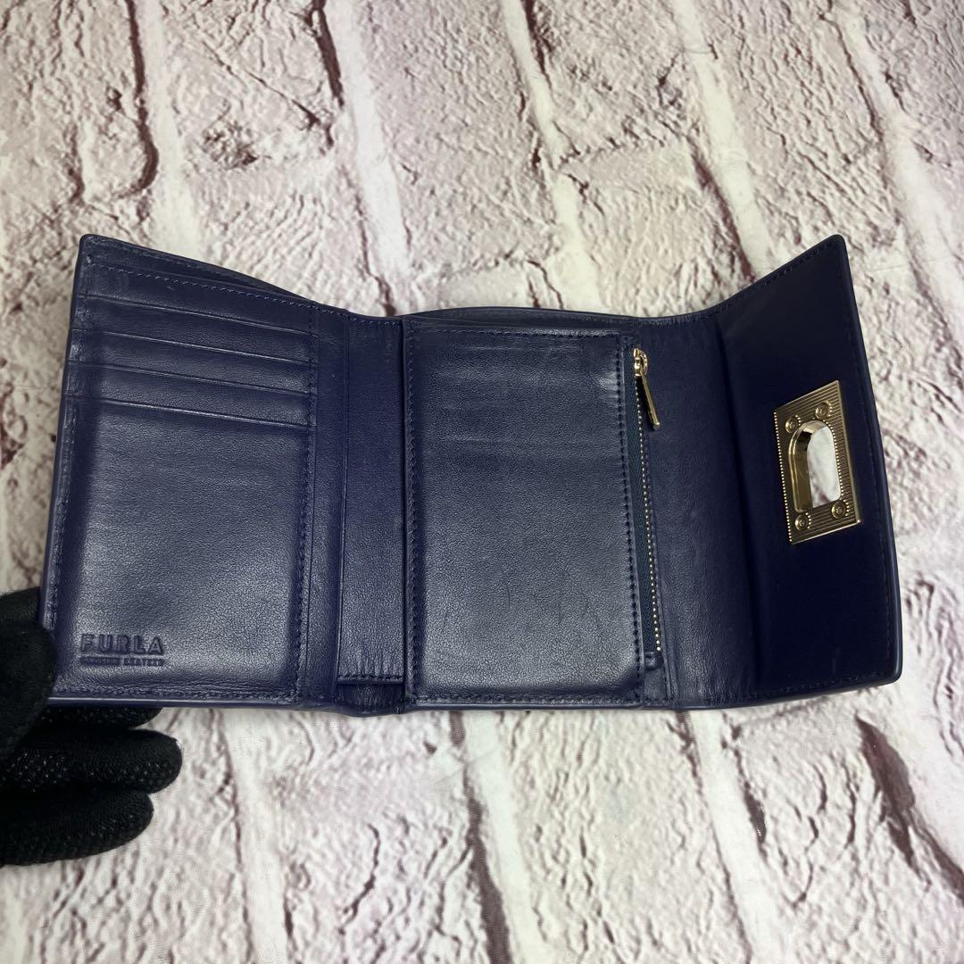 美品✨フルラ アーチロゴ ゴールド金具 三つ折り財布 シボ革
