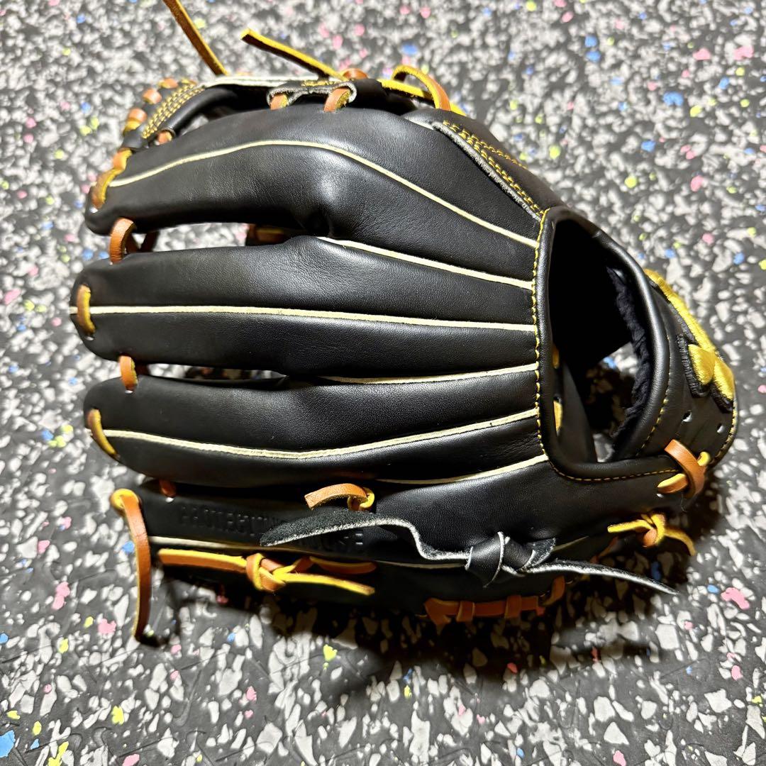 アンダーアーマー 軟式用 内野手用 グローブ ブラック Hウェブ 1366704