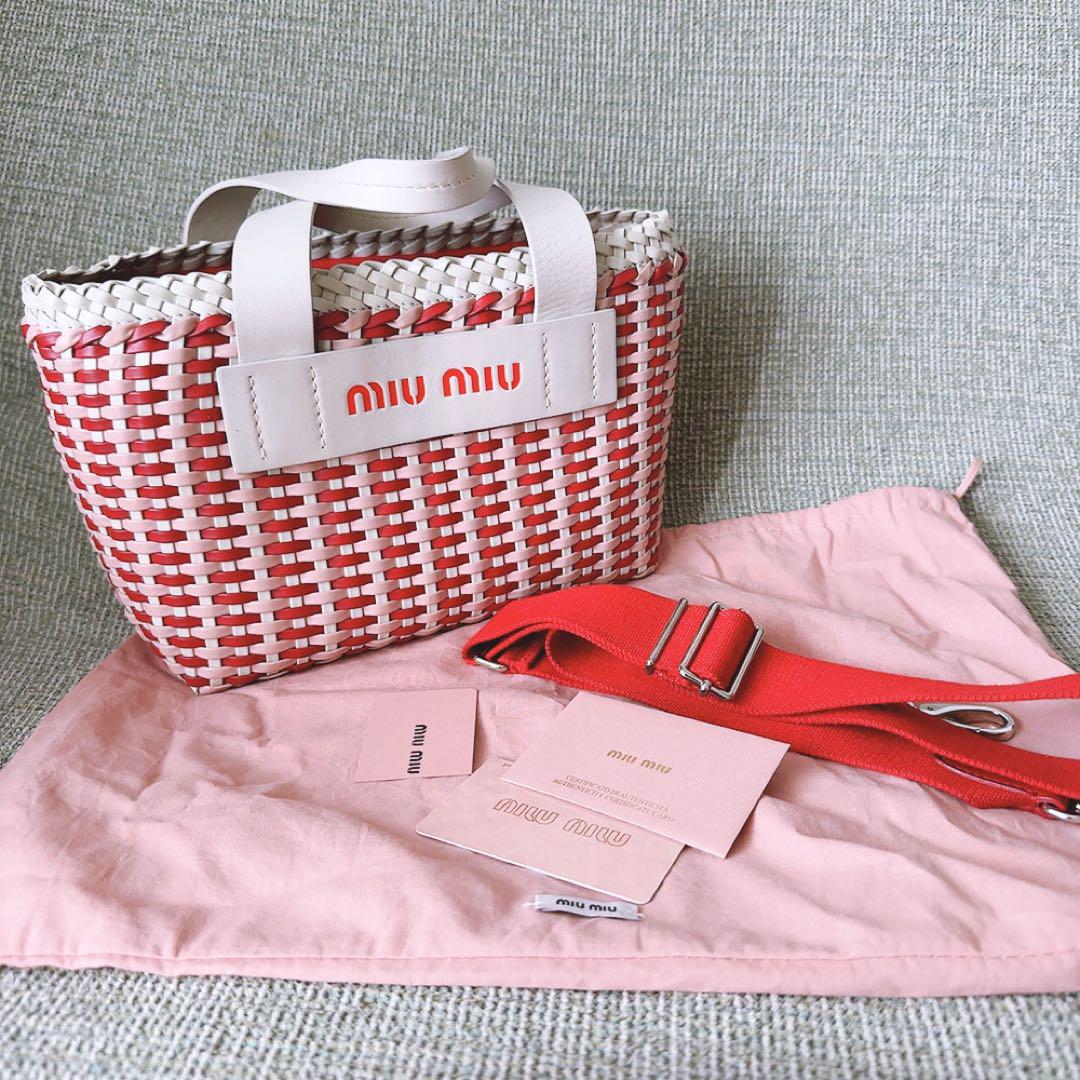 miu miu かごバッグ 赤と白 ストラップ付き　カゴバック