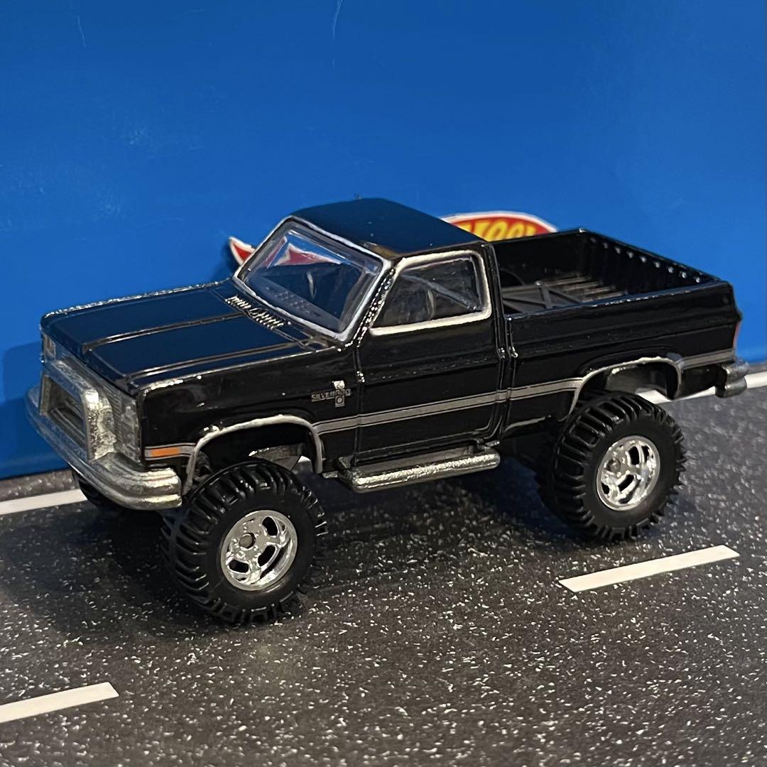 ホットウィール '83 シェビー シルバラード 4×4 エンターテイメントミニカー