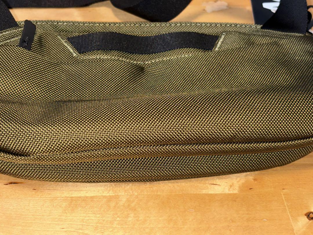 エアーボディバッグ
Day Sling 3 ボディバッグ オリーブ
