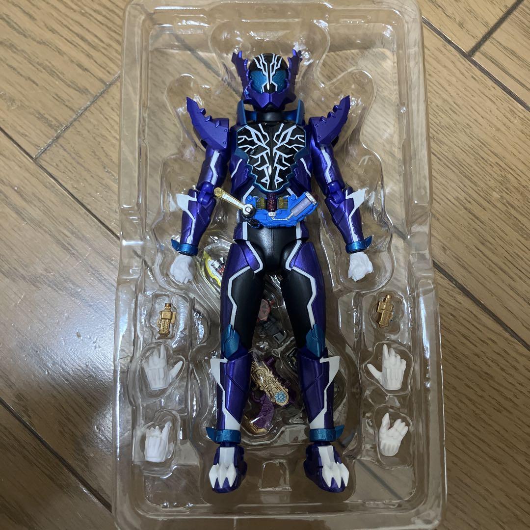 フィギュアーツ　仮面ライダー　ローグ　ビルド　クローズ　グリス　ガヴ