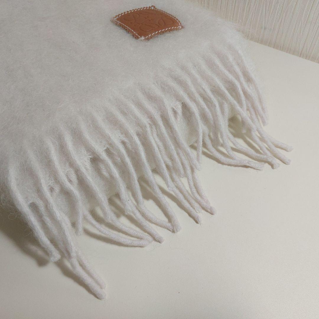 ロエベ モヘア マフラー アナグラムレザーパッチ ホワイト F655254X01 ロエベ モヘア マフラー アナグラムレザーパッチ ホワイト F655254X01