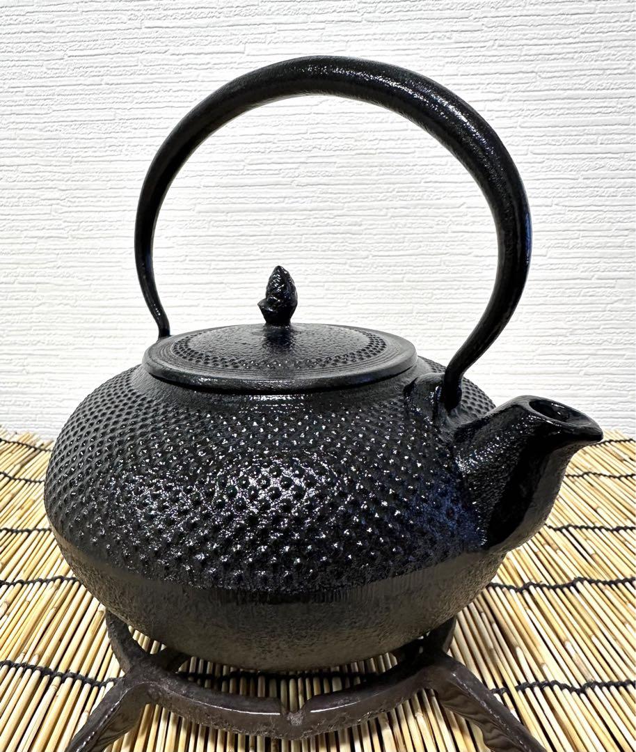 新品、未使用品、供箱等付　南部運南堂鍋元造　１５型アラレ　南部鉄瓶　南部鉄器