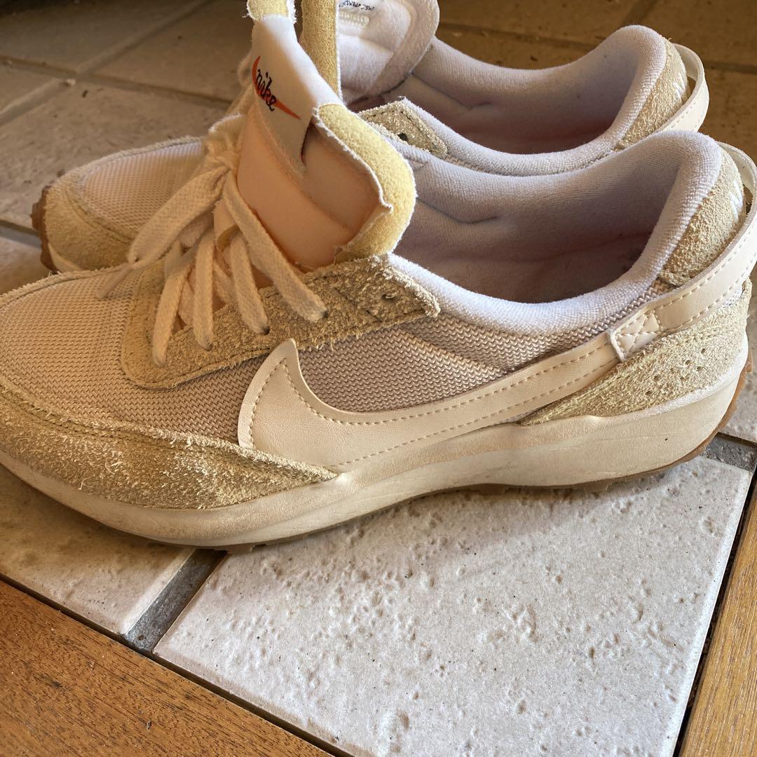 Nike ホワイト/ベージュ スニーカー