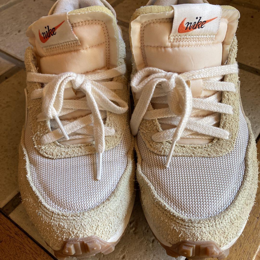 Nike ホワイト/ベージュ スニーカー