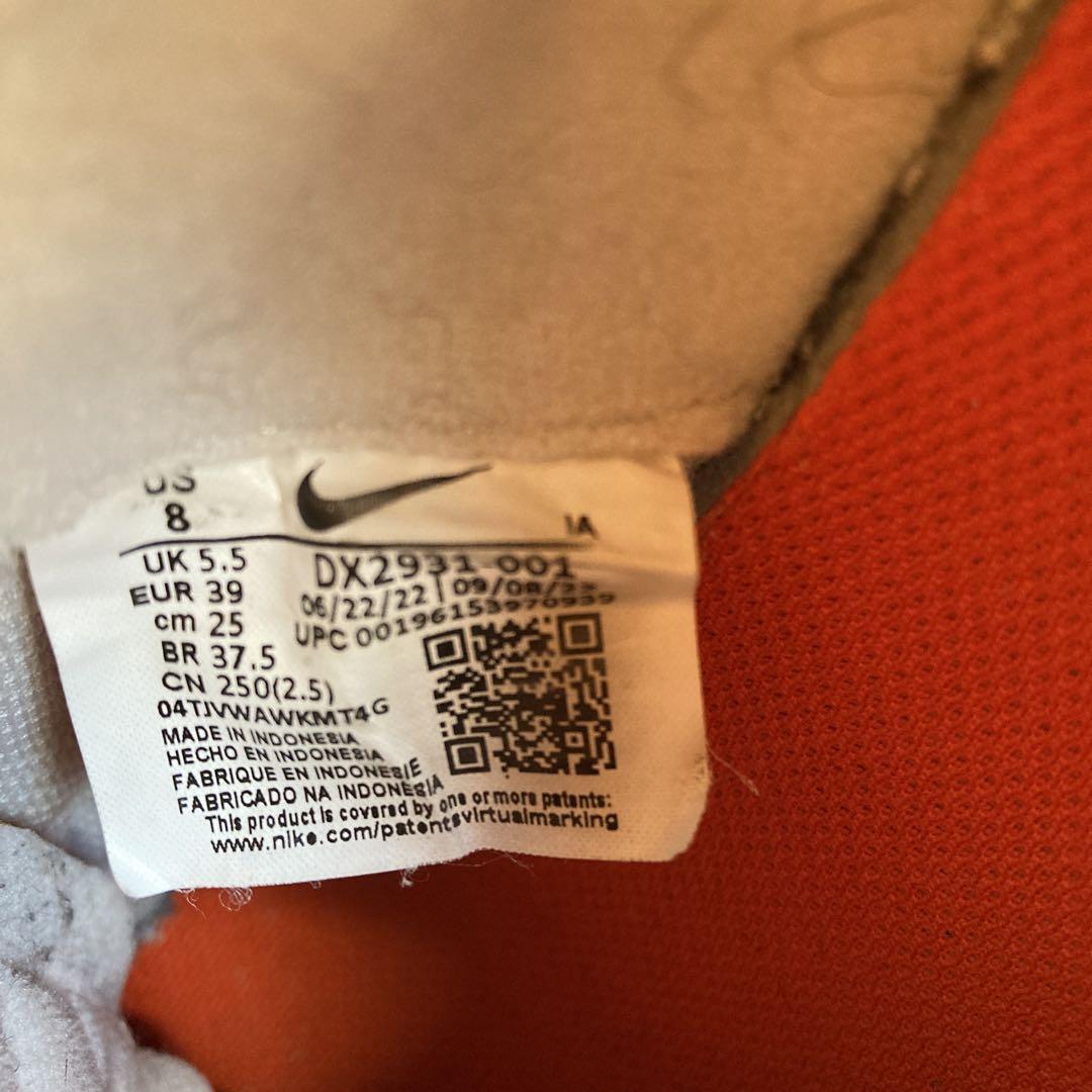 Nike ホワイト/ベージュ スニーカー