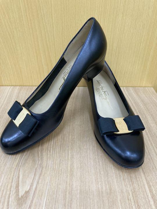 フェラガモ パンプス