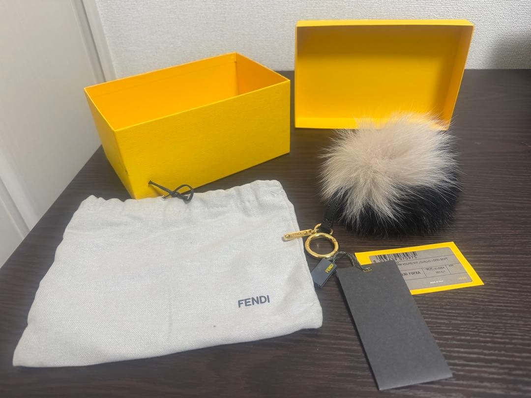 FENDI ファーキーホルダー 保存袋・箱付き