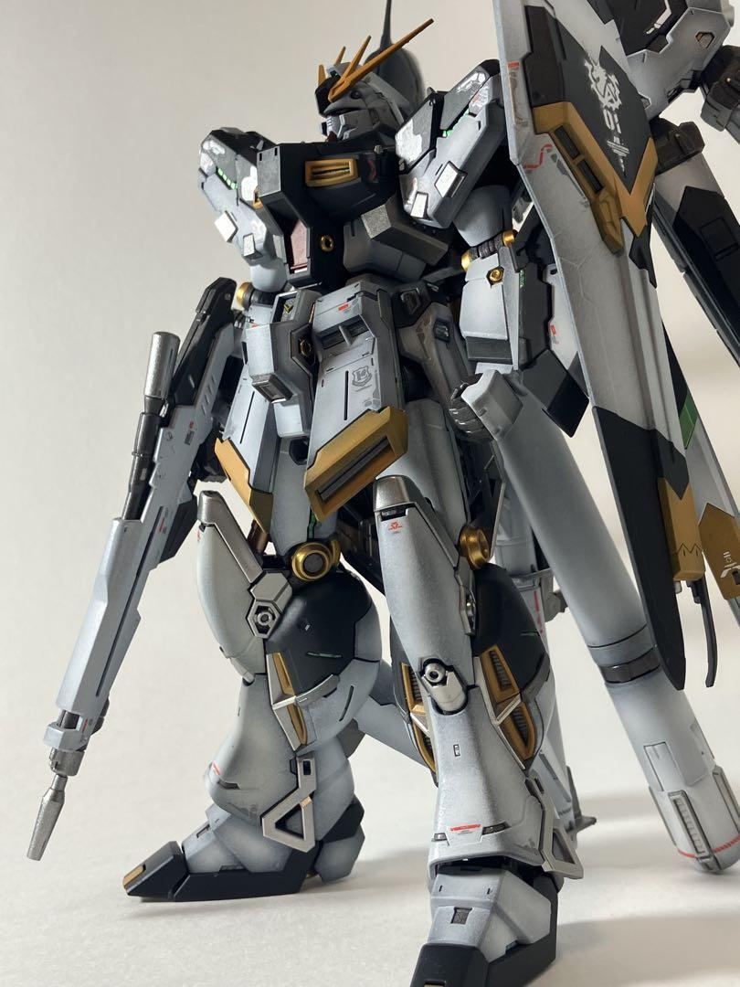 RG Hi-νガンダム　塗装完成品