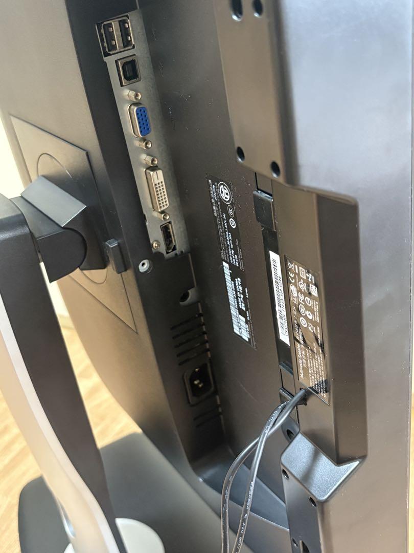 DELL 24型ディスプレイU2412MB+純正スピーカーAX510サウンドバー