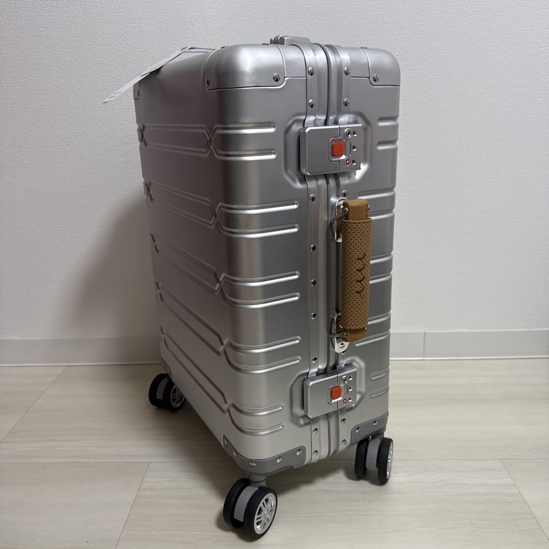 【現金特価】 kelzさま専用 メルカリ - marineアルミニウムキャリーケース muta バッグ